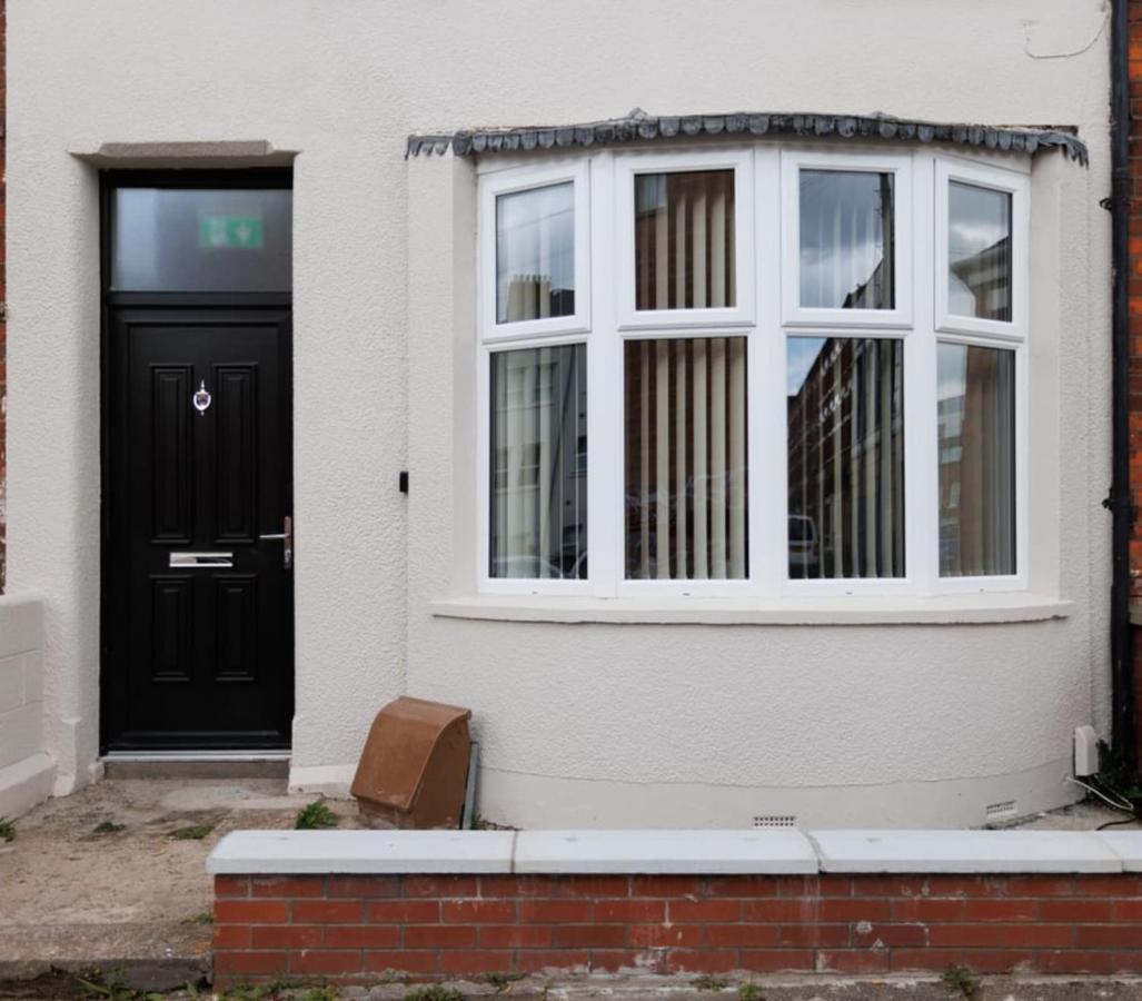 Chic Studio Apartment Central Belfast Sleeps 2. Buitenkant foto
