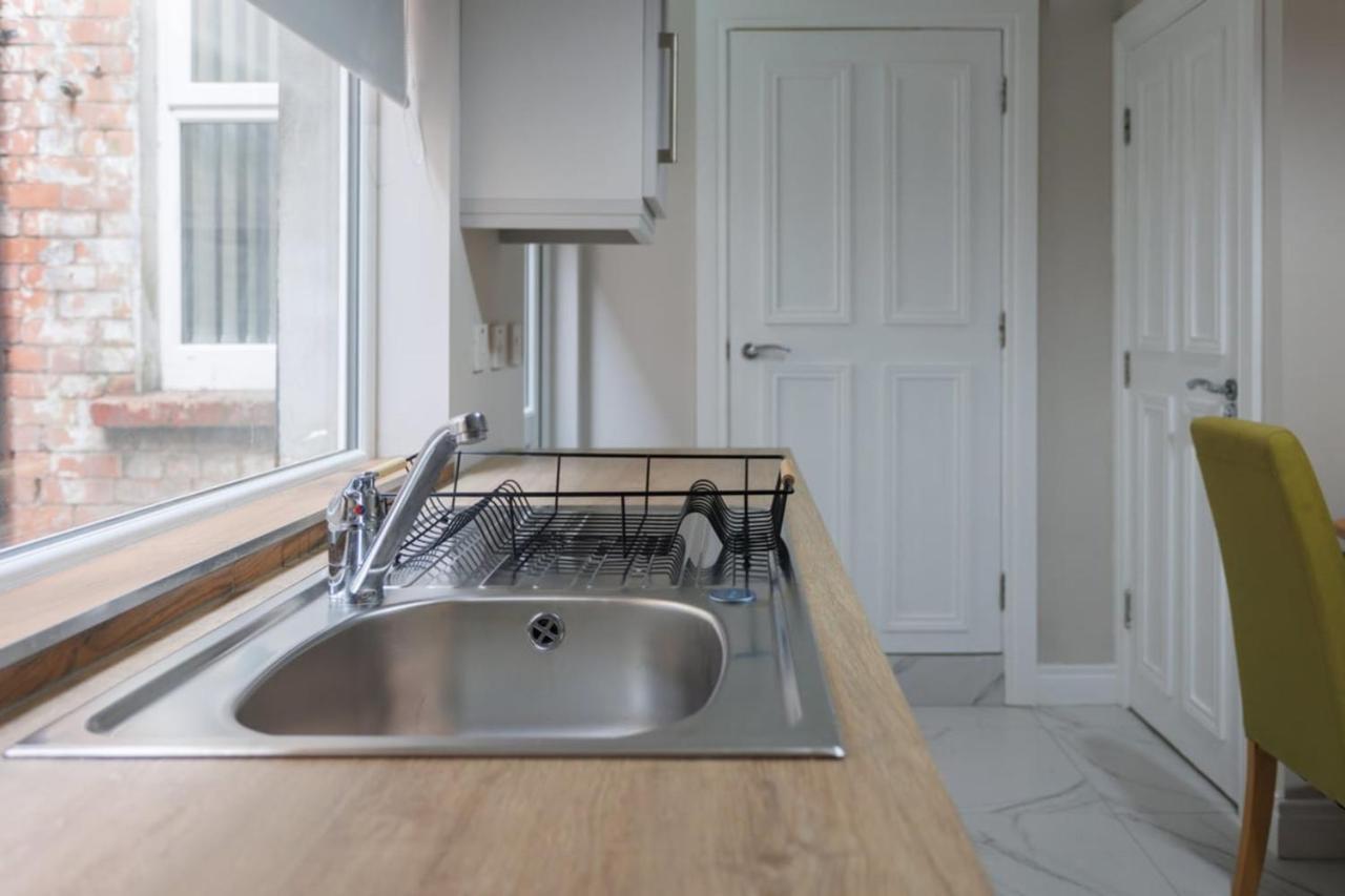 Chic Studio Apartment Central Belfast Sleeps 2. Buitenkant foto