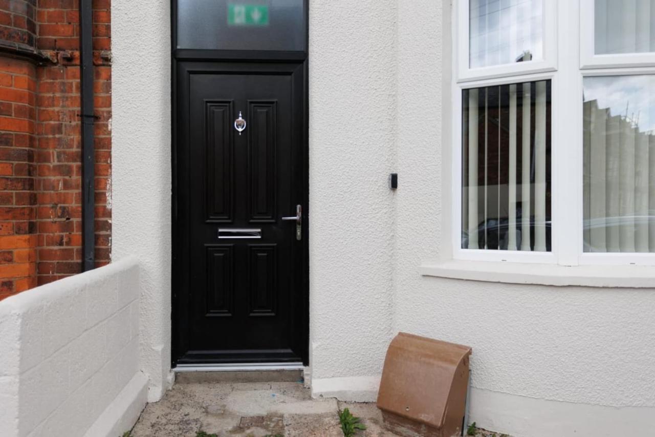 Chic Studio Apartment Central Belfast Sleeps 2. Buitenkant foto