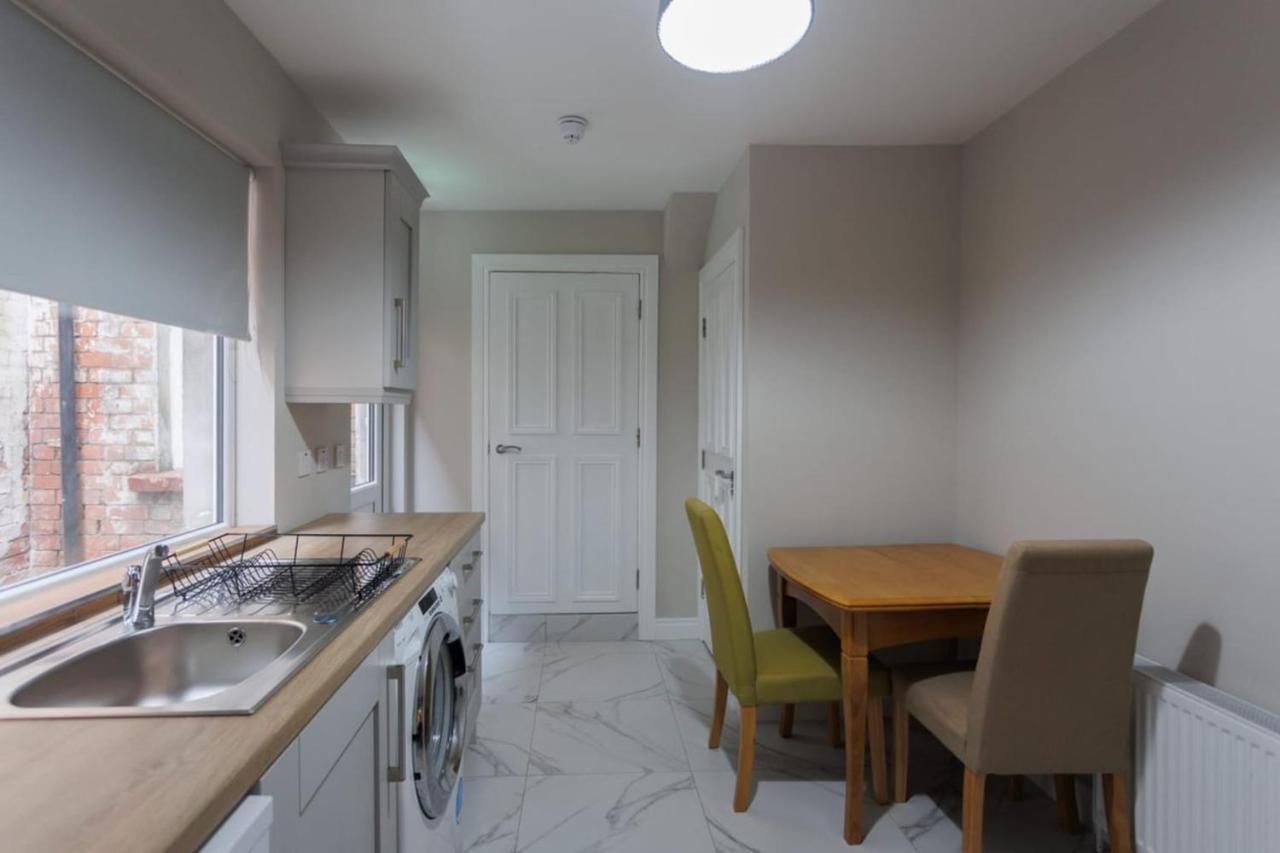 Chic Studio Apartment Central Belfast Sleeps 2. Buitenkant foto